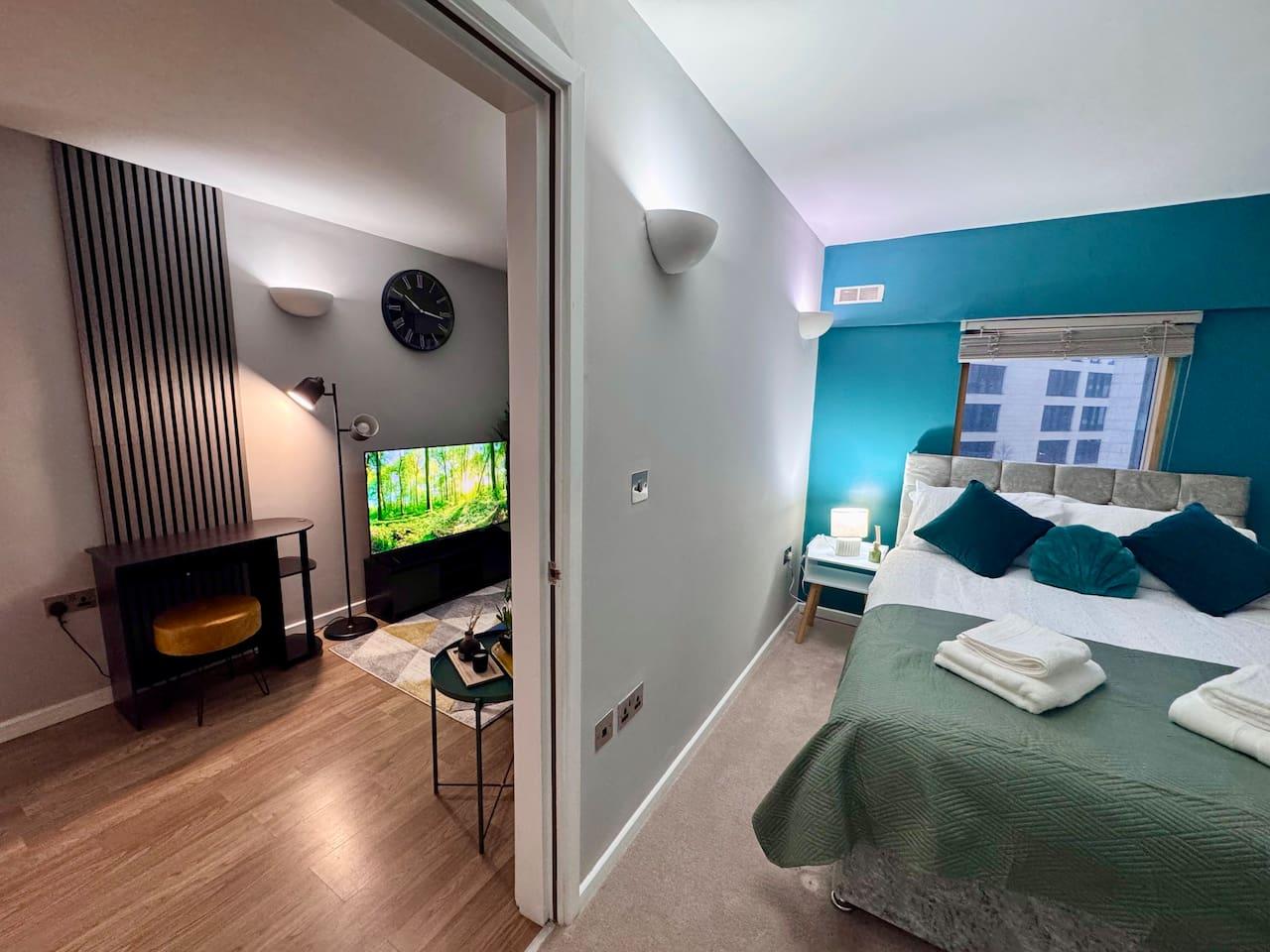 2 Bed Leeds Train Station Apartment City View4