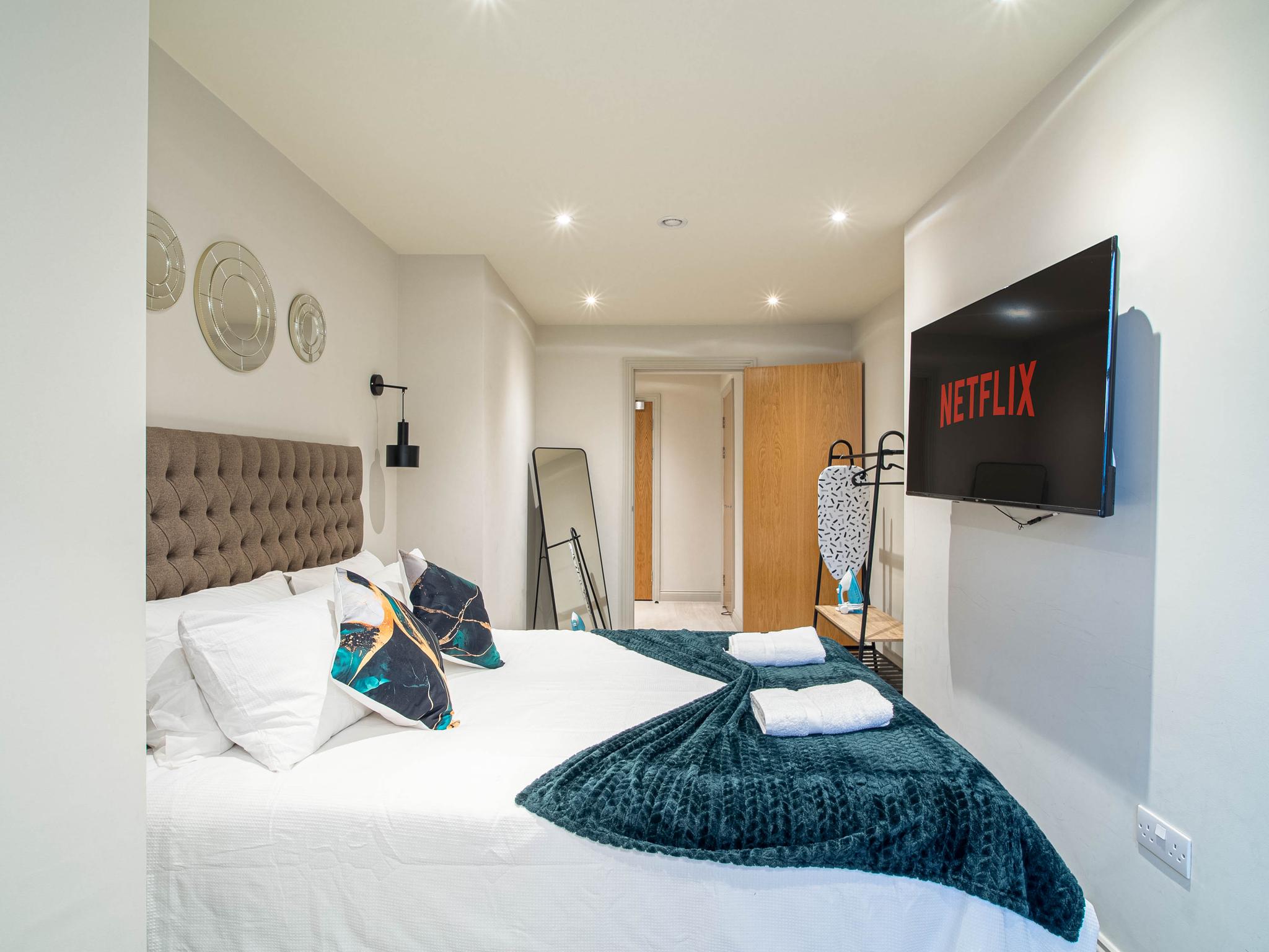 Central Leeds Apartment by Victoria Quarter